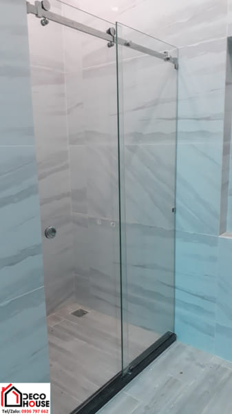 Thi công phòng tắm kính cửa lùa tại Hà Nội