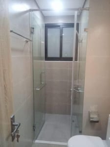 Thi công, lắp đặt vách kính tắm tại quận Hoàn Kiếm – Hà Nội