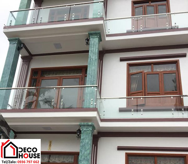 Lắp lan can kính cường lực ban công