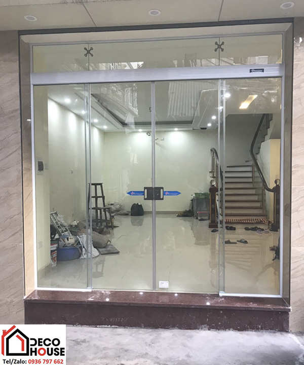 Làm cửa kính cường lực cách âm cho mặt tiền