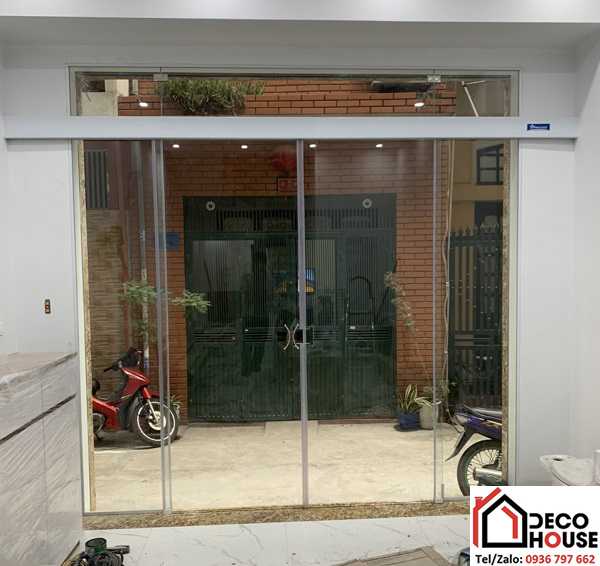 Làm cửa lùa kính cường lực 5 tấm tại Hà Nội