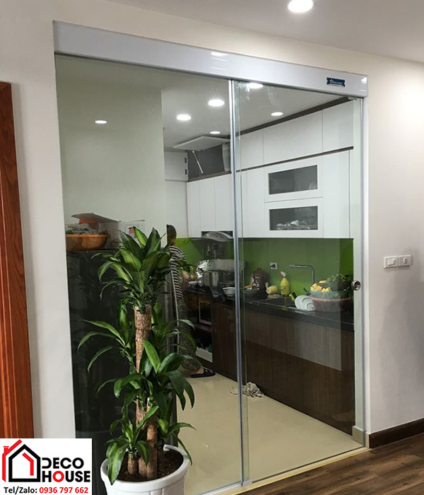 Lắp cửa kính lùa phòng khách và phòng bếp