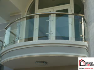 Có nên sử lan can kính cường lực không?