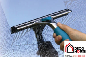 Cách vệ sinh cửa kính cường lực cửa hàng đơn giản
