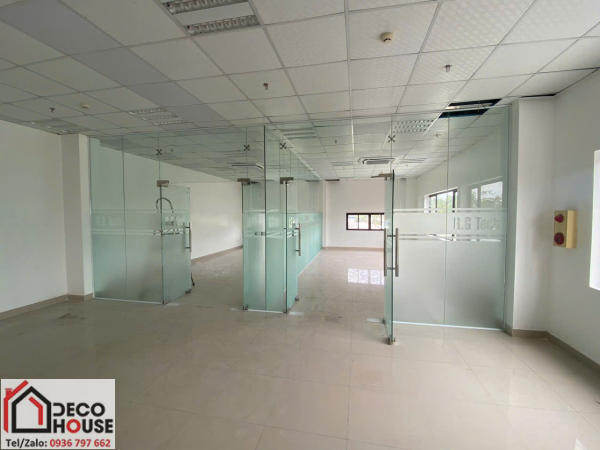 Làm vách kính văn phòng giá rẻ tại Hà Nội