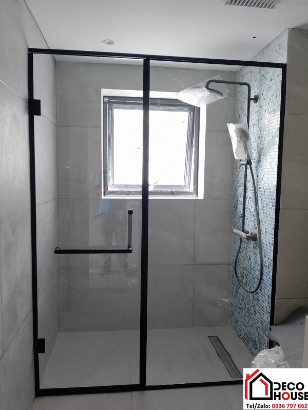 Phòng tắm vách kính khung vuông