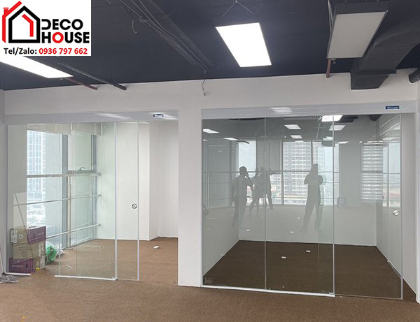 Vách kính cường lực cửa lùa đẹp