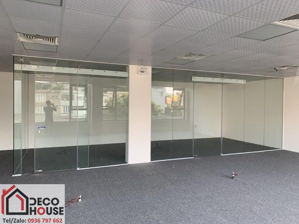 Vách kính cường lực cửa lùa Zamilldoor