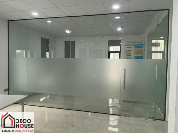 Vách ngăn văn phòng bằng kính cường lực