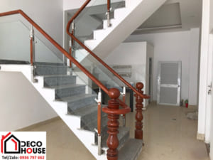 Có Nên Làm Cầu Thang Kính Cường Lực Không?