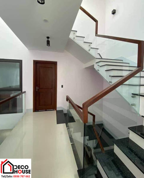 Mẫu cầu thang kính cường lực đẹp