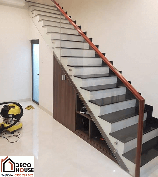 Mẫu cầu thang kính không trụ đẹp