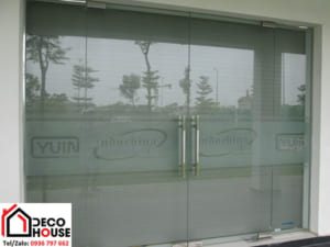 Cửa kính cường lực mặt tiền nhà ống