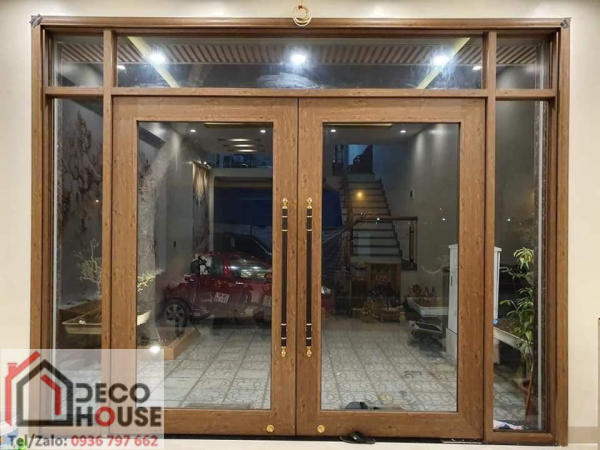 Cửa nhôm kính hệ thủy lực màu vân gỗ sang trọng