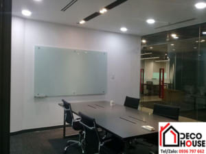 Bảng kính treo tường văn phòng