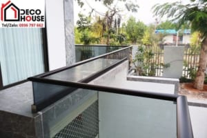 Lan can kính ban công âm sàn maxpro