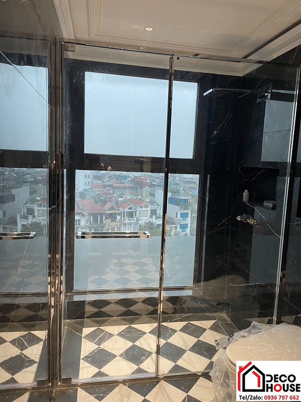 Vách kính tắm slim khung nhôm tráng bạc