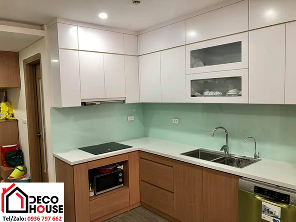 Kính ốp bếp màu trắng sữa đẹp