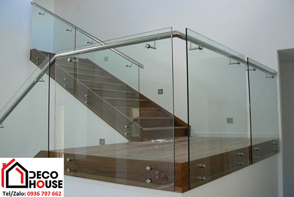Cầu thang kính tay vịn inox tròn