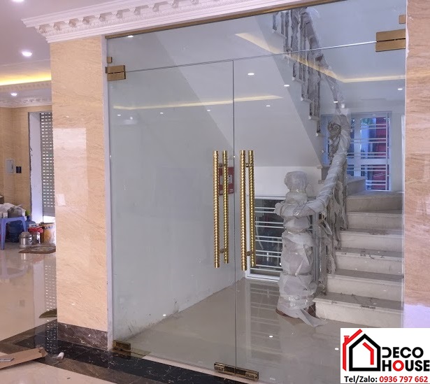 Làm cửa kính cường lực phụ kiện màu vàng