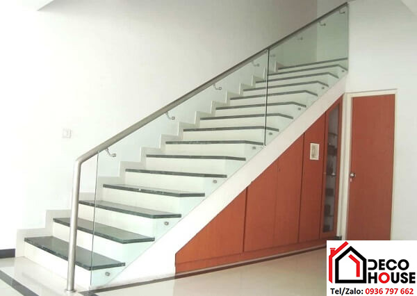 Lan can kính cầu thang tay vịn inox Hà Nội