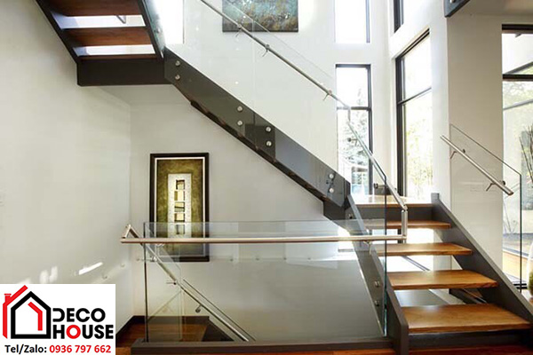 Mẫu cầu thang kính tay vịn inox