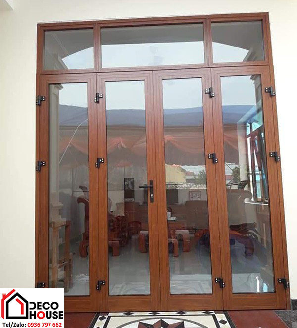 Cửa đi 4 cánh nhôm Xingfa vân gỗ đẹp