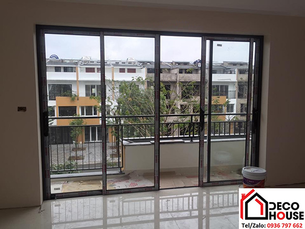 Cửa đi ban công nhôm kính Xingfa cửa lùa