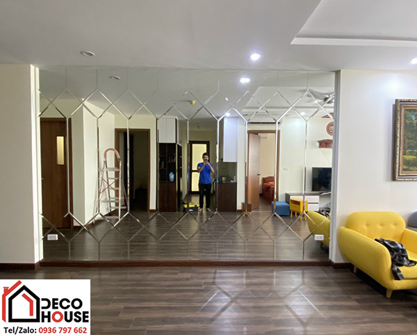 Gương dán tường trang trí