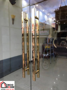 Tay nắm cửa kính cường lực màu vàng