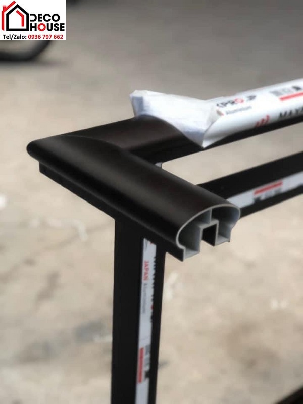 Tay vịn lan can cầu thang kính cường lực