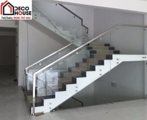 Cầu thang kính bắt hông tay vịn inox