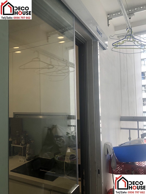Làm cửa lùa ra ban công chung cư