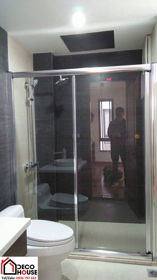 Vách kính phòng tắm cửa lùa đẹp