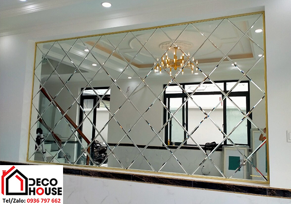 Gương trang trí hình quả trám viền khung vàng