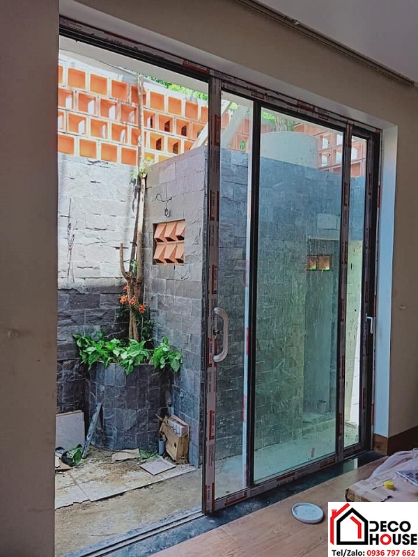Làm cửa lùa 2 cánh nhôm Xingfa ngăn phòng