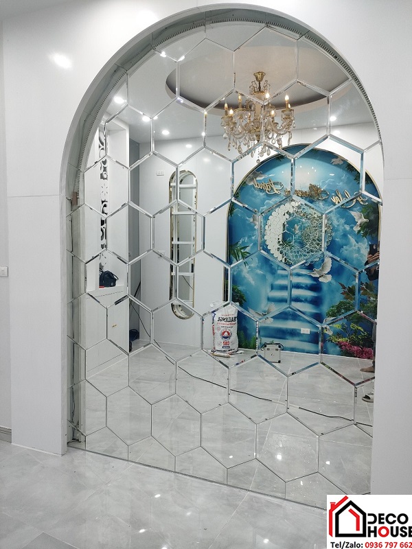 Làm gương lục giác trang trí dán tường tại Hà Nội