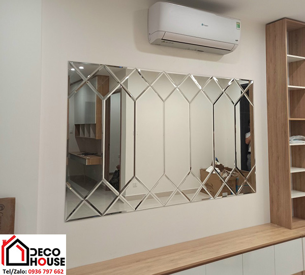 Lắp đặt gương dán tường phòng khách giá rẻ