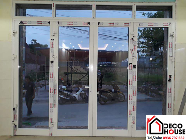 Mẫu cửa nhôm Xingfa màu trắng sứ mở quay