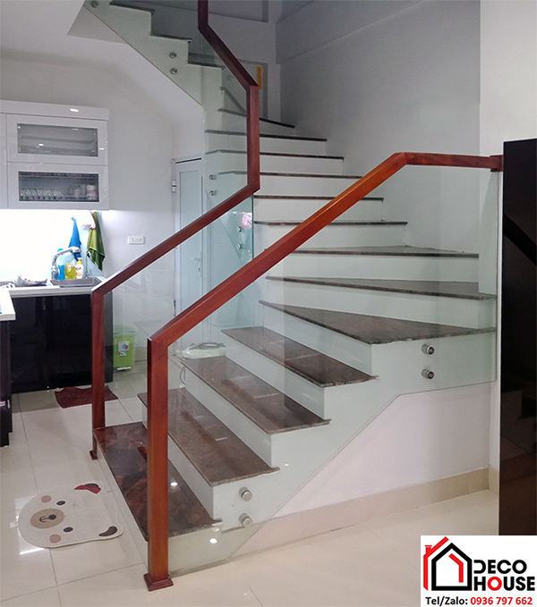 Cầu thang kính cường lực 10 ly
