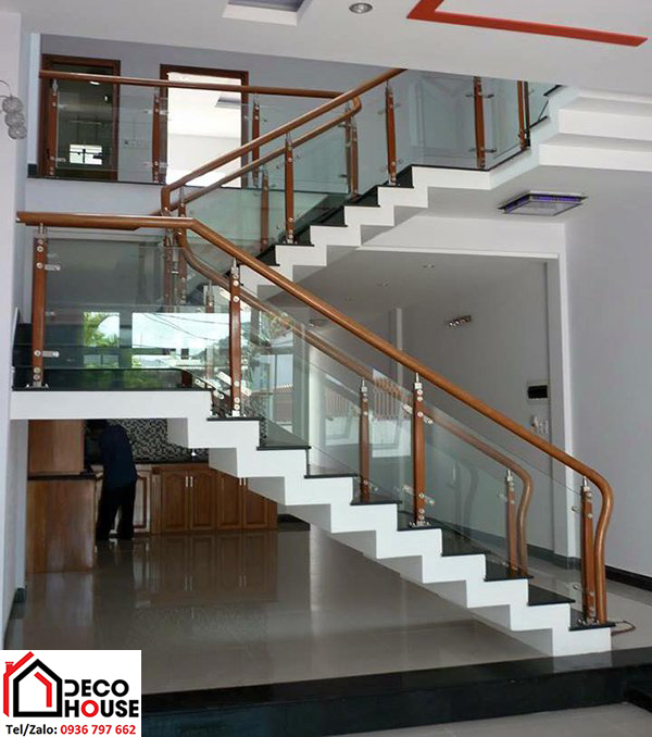 Lan can kính gác lửng tay vịn gỗ