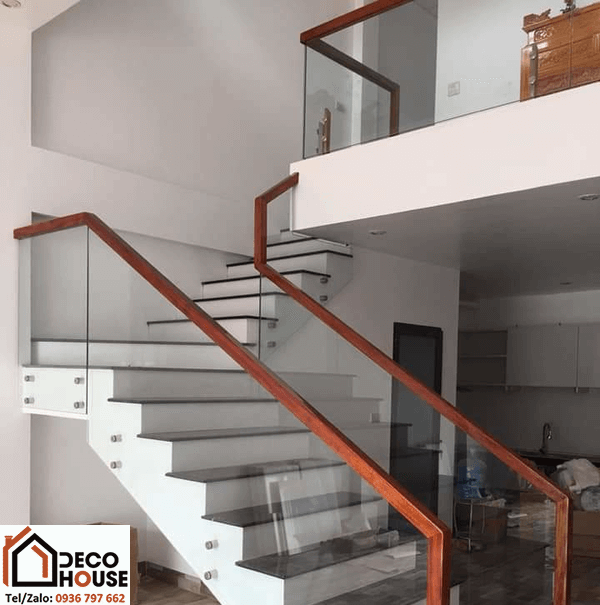 Thi công lan can cầu thang kính không trụ giá rẻ