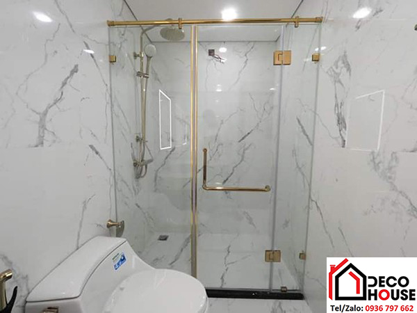 Vách kính ngăn nhà vệ sinh màu vàng